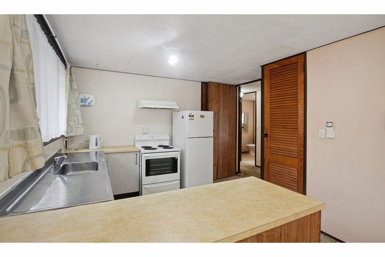 Photo of property in 2/86 Lynn Road, Bayview, Auckland, 0629