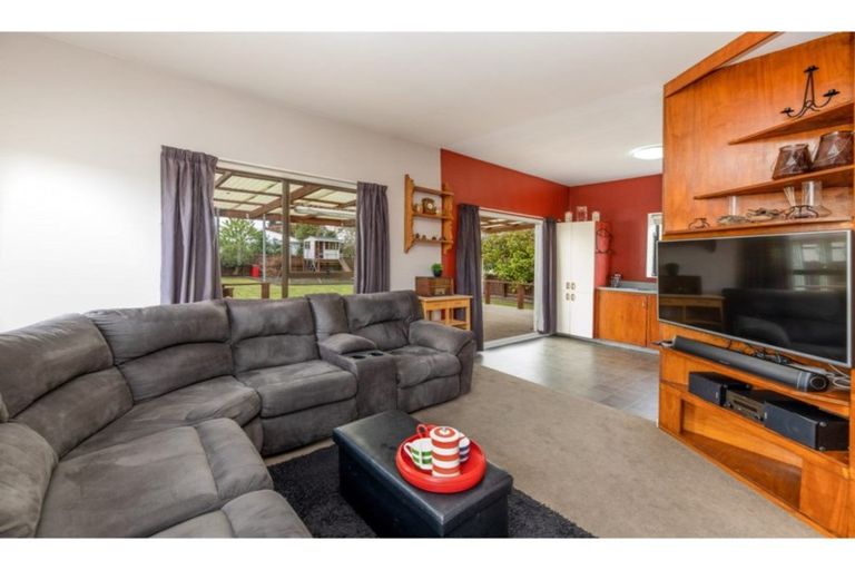 Photo of property in 23 Cross Street, Coalgate, 7673