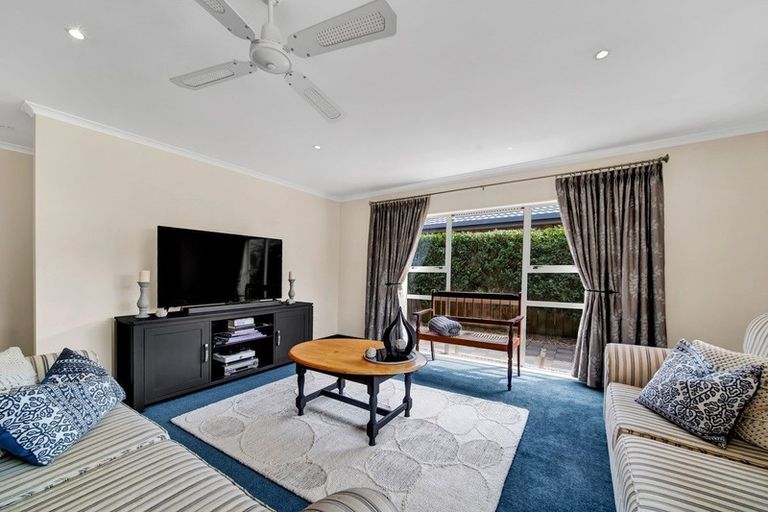 Photo of property in 9 Beech Place, Hawera, 4610