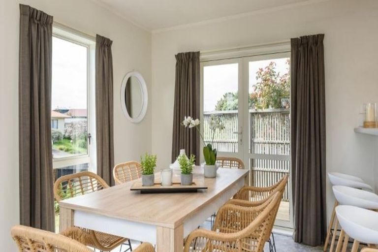 Photo of property in 32 Rutherford Drive, Waikanae Beach, Waikanae, 5036