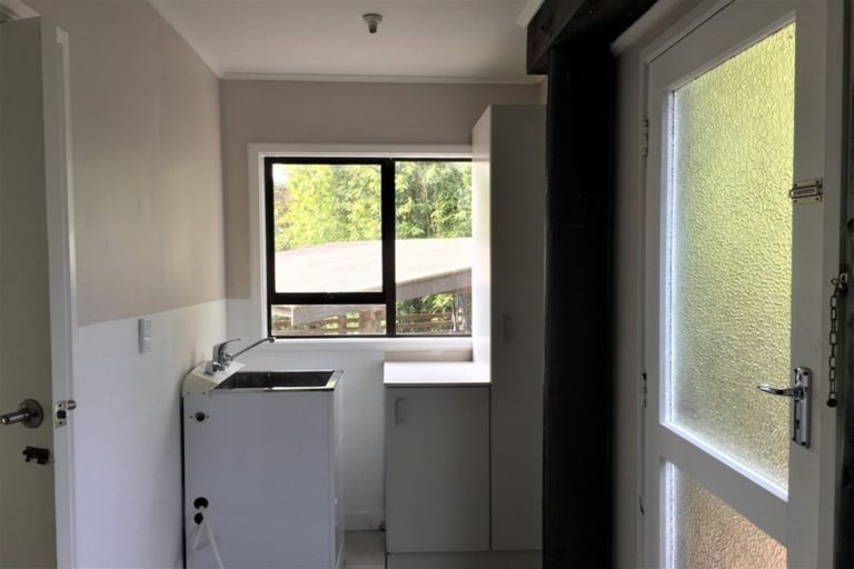 Photo of property in 43 Deverell Place, Northcross, Auckland, 0632