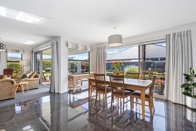 Photo of property in 14 Crown Close, Prebbleton, 7604