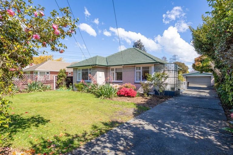 Photo of property in 37 Appleby Crescent, Burnside, Christchurch, 8053