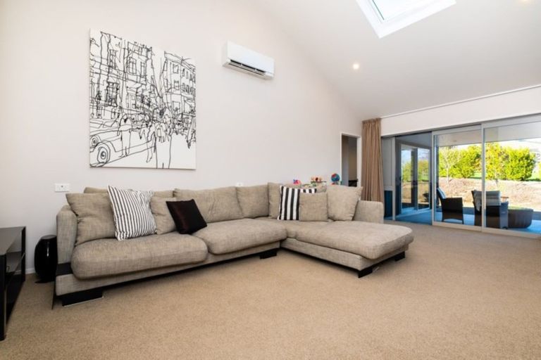 Photo of property in 207 Durham Drive, Havelock North, 4130