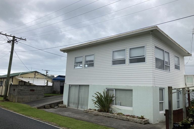 Photo of property in 48 Fourth Avenue, Urenui, 4377