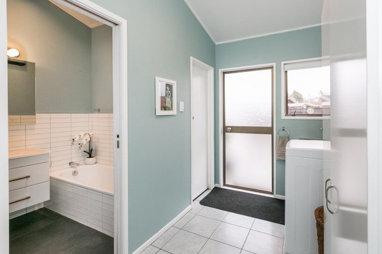 Photo of property in 27 James Cook Street, Havelock North, 4130