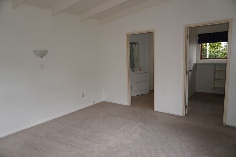 Photo of property in 11 Munstead Place, Hillcrest, Auckland, 0627