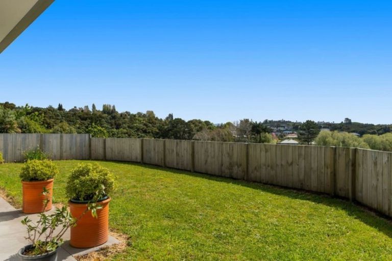 Photo of property in 8 Greenvale Place, Welcome Bay, Tauranga, 3112