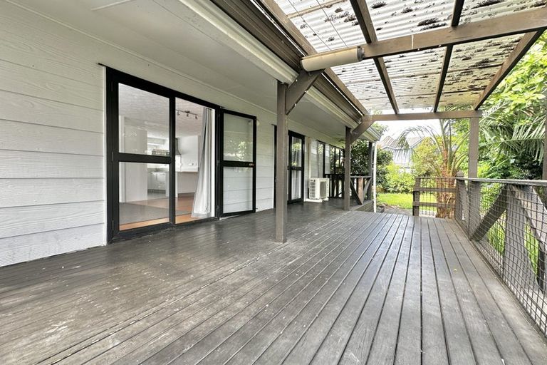 Photo of property in 2/44 Darren Crescent, Half Moon Bay, Auckland, 2012