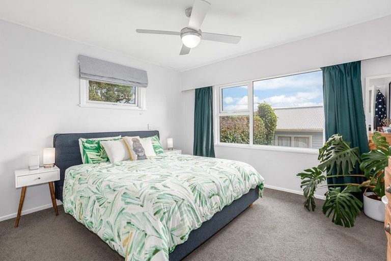 Photo of property in 22 Lomita Road, Johnsonville, Wellington, 6037