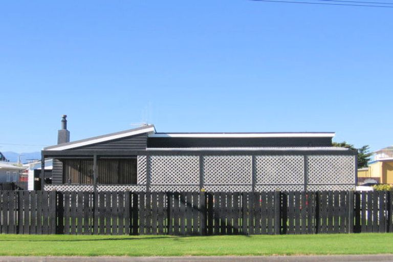 Photo of property in 14 Linklater Avenue, Foxton Beach, Foxton, 4815