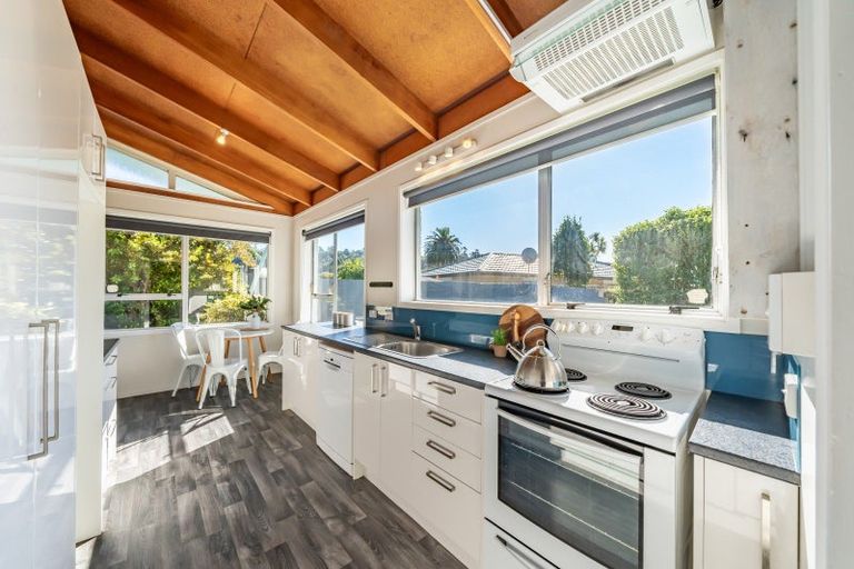 Photo of property in 3 Hawthorn Crescent, Stokes Valley, Lower Hutt, 5019