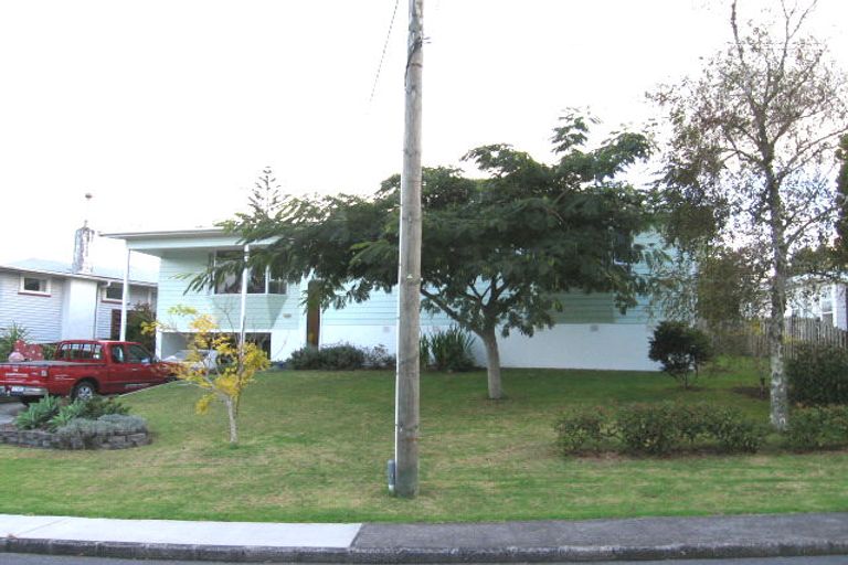 Photo of property in 20 Mcclintock Road, Massey, Auckland, 0614