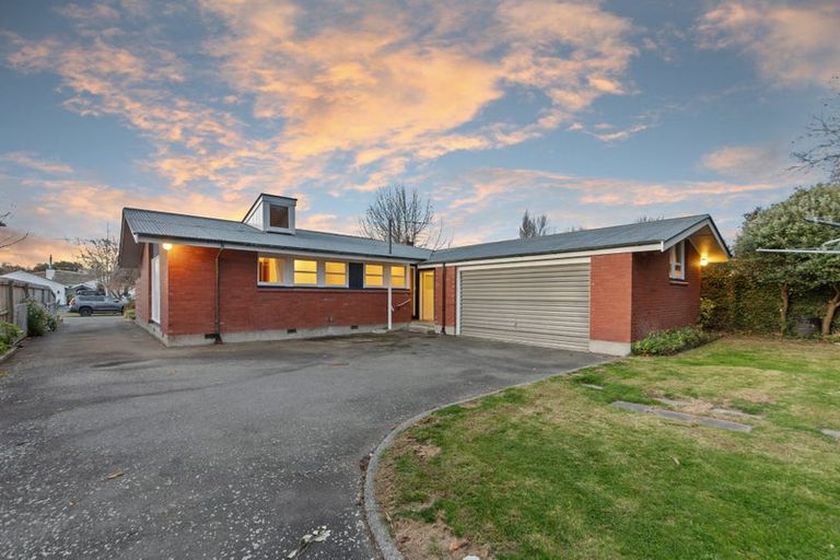 Photo of property in 11 Tuirau Place, Ilam, Christchurch, 8041