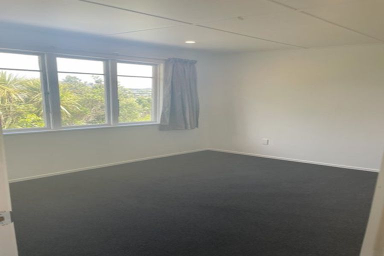 Photo of property in 16 Balmain Street, Newlands, Wellington, 6037