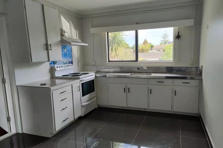 Photo of property in 1 Fayette Place, Te Atatu South, Auckland, 0610