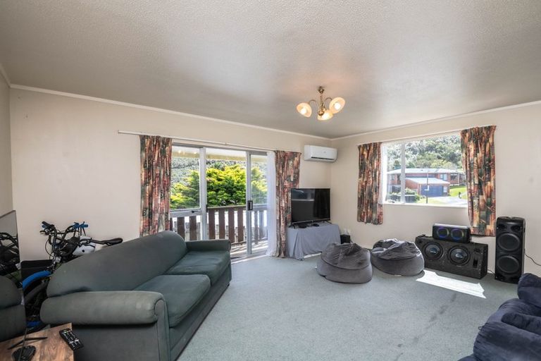 Photo of property in 1/2 Cathie Place, Karori, Wellington, 6012