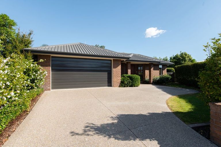 Photo of property in 18 Azure Place, Huntington, Hamilton, 3210