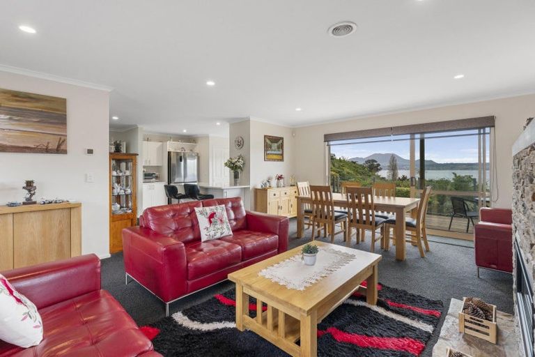 Photo of property in 19 Te Urunga Place, Acacia Bay, Taupo, 3330