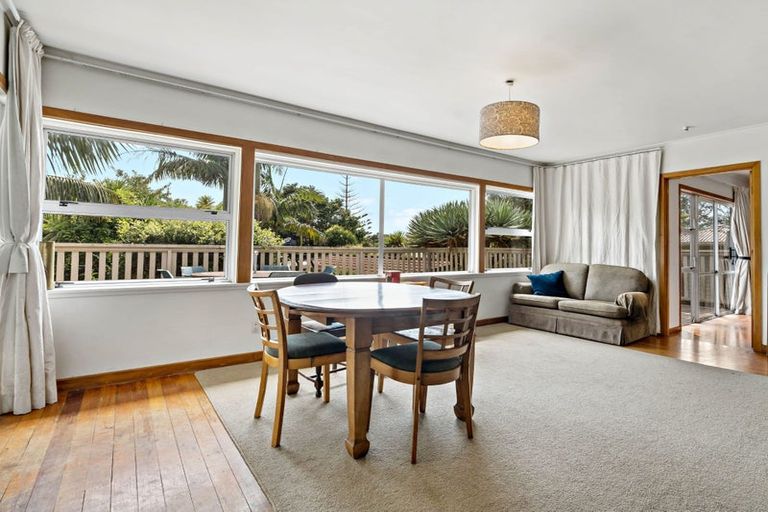 Photo of property in 23 Taipari Road, Te Atatu Peninsula, Auckland, 0610