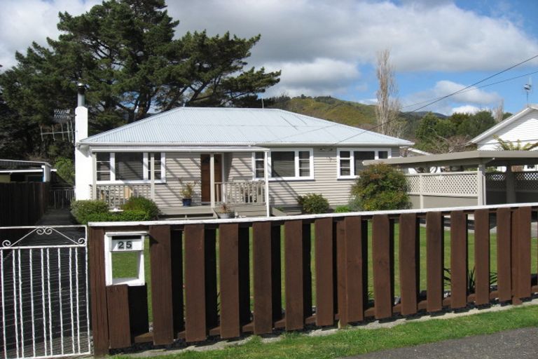 Photo of property in 25 Stanley Street, Wainuiomata, Lower Hutt, 5014