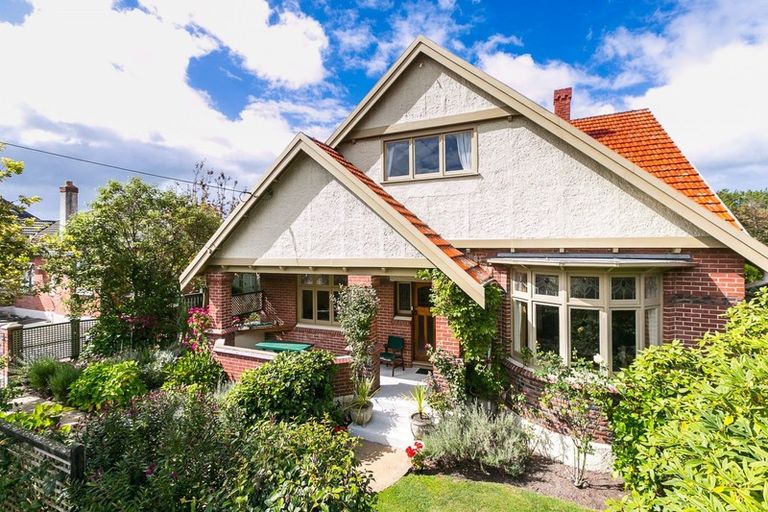 Photo of property in 239 Bay View Road, Saint Clair, Dunedin, 9012