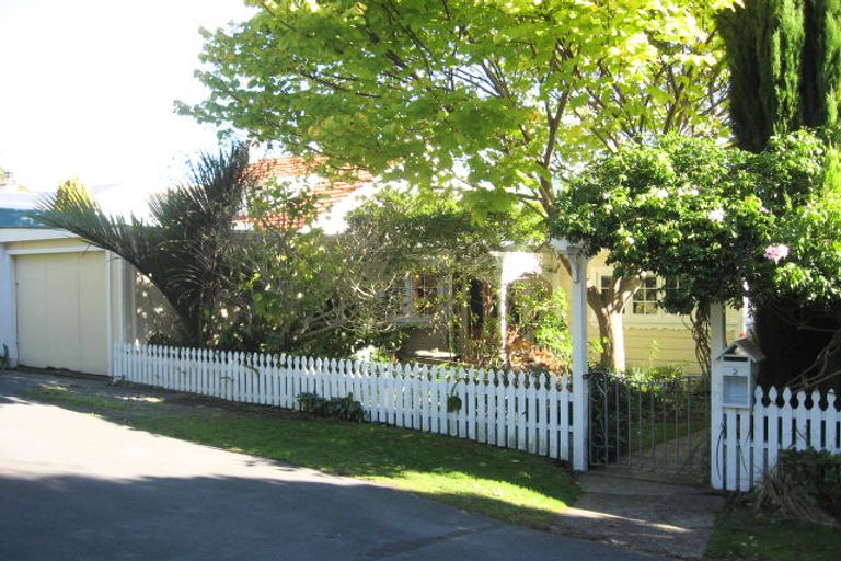 Photo of property in 2 Manuka Terrace, Eastbourne, Lower Hutt, 5013