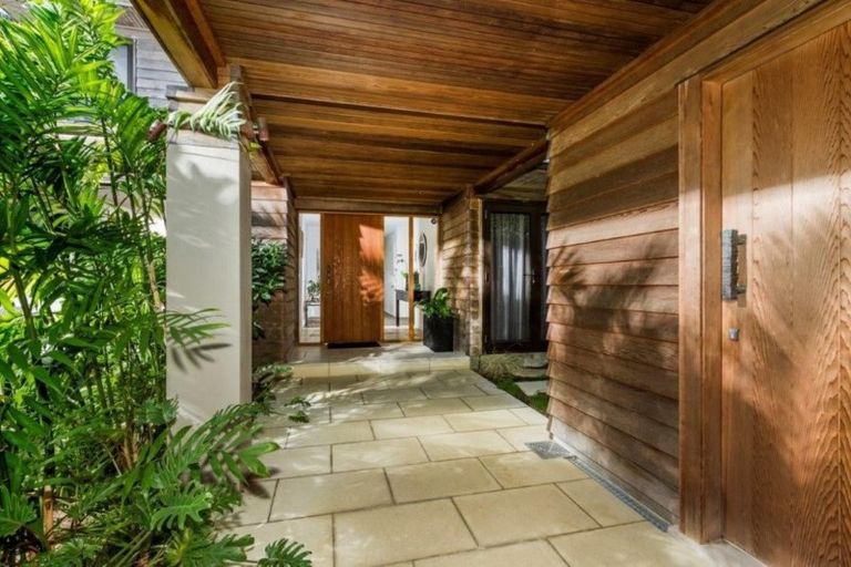 Photo of property in 246/44 Ocean View Road, Milford, Auckland, 0620