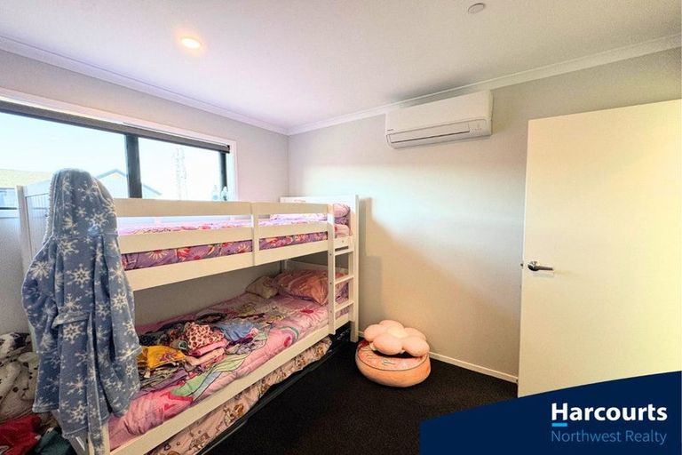 Photo of property in 4 Kumerahou Street, Kumeu, 0810