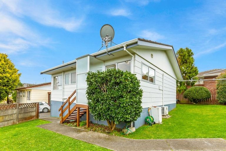 Photo of property in 1/11 Zita Maria Drive, Massey, Auckland, 0614