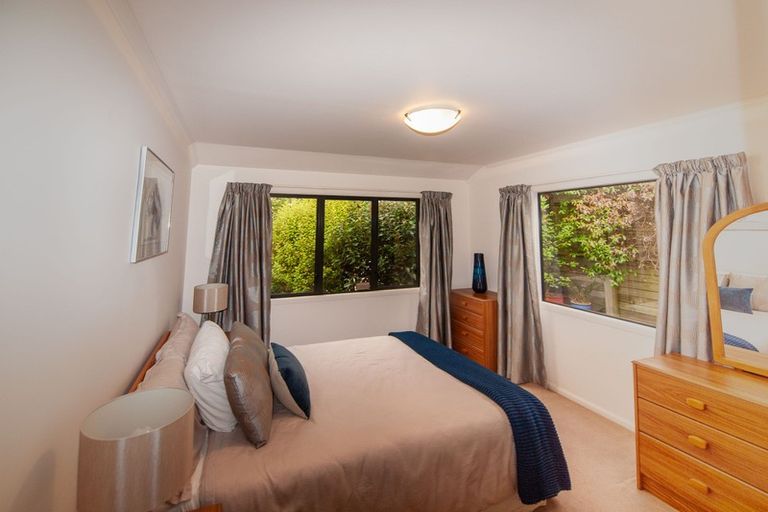 Photo of property in 16 Wantwood Grove, Churton Park, Wellington, 6037