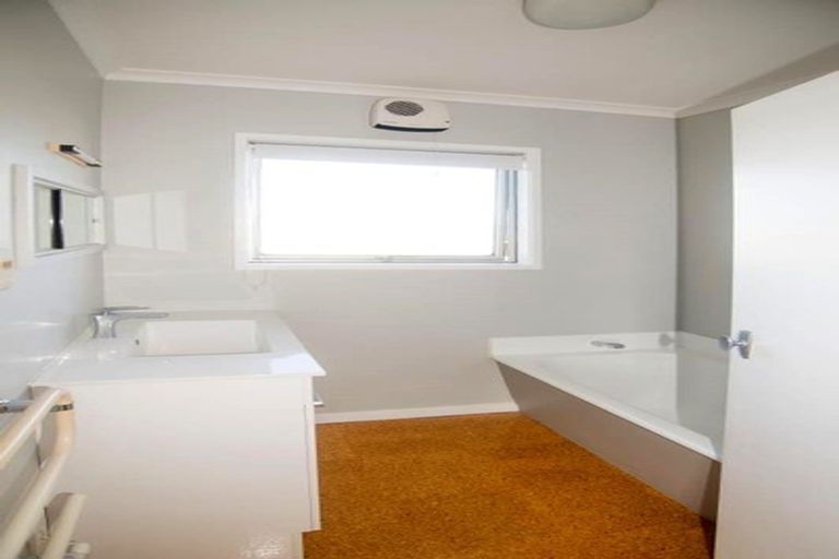 Photo of property in 5 Peach Tree Grove, Maungaraki, Lower Hutt, 5010