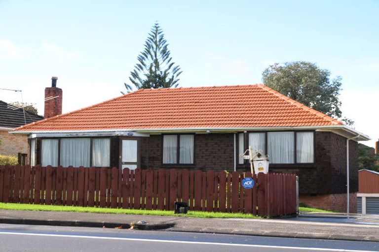 Photo of property in 64 Botany Road, Botany Downs, Auckland, 2010