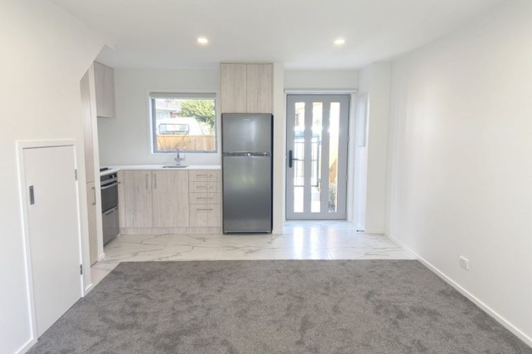 Photo of property in 2/7 Flanshaw Road, Te Atatu South, Auckland, 0610