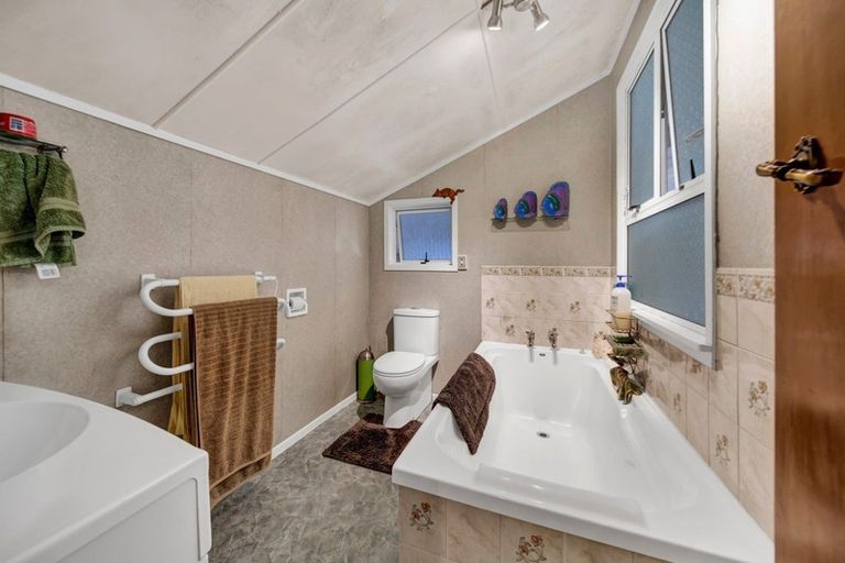 Photo of property in 2604 South Road, Otakeho, Hawera, 4678