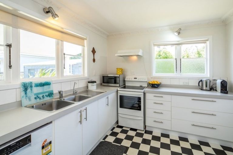 Photo of property in 8 Yule Grove, Greytown, 5712