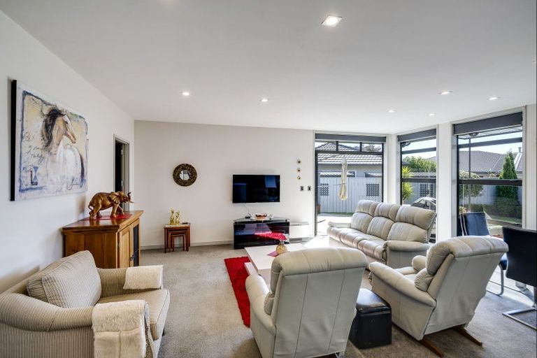 Photo of property in 17 Bourke Place, Havelock North, 4130