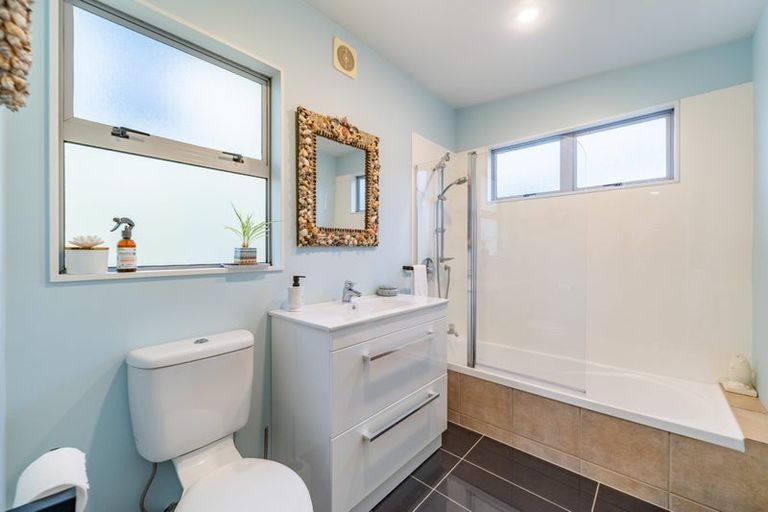 Photo of property in 15 Marjory Close, Broadmeadows, Wellington, 6035