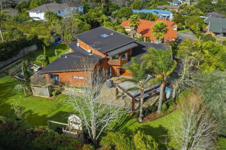 Photo of property in 28 Oakford Park Crescent, Greenhithe, Auckland, 0632