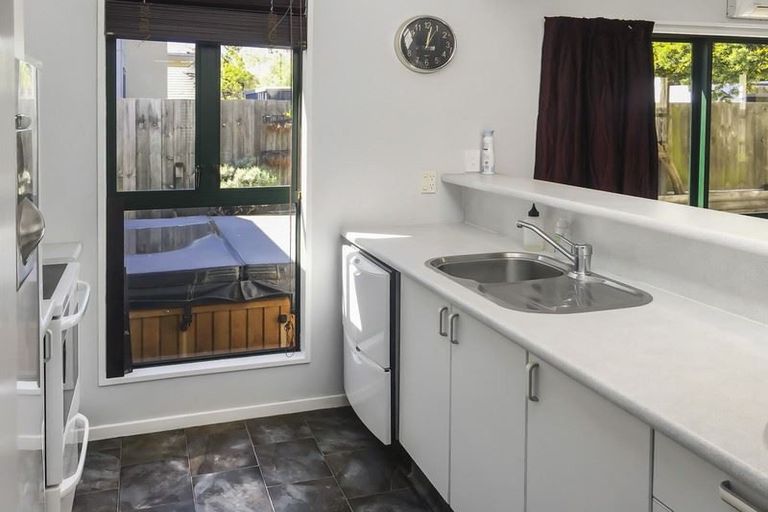 Photo of property in 2/106 Elizabeth Street, Riccarton, Christchurch, 8041