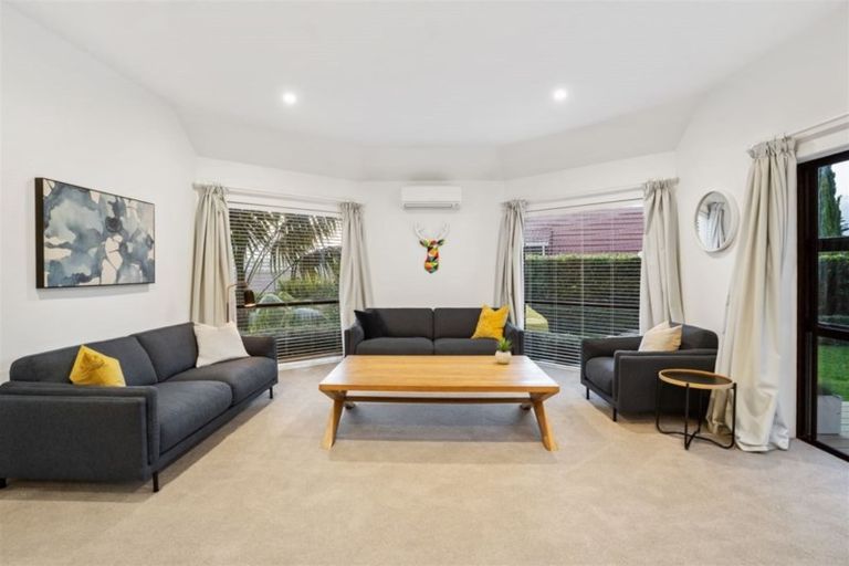 Photo of property in 1/16 Manutara Avenue, Forrest Hill, Auckland, 0620