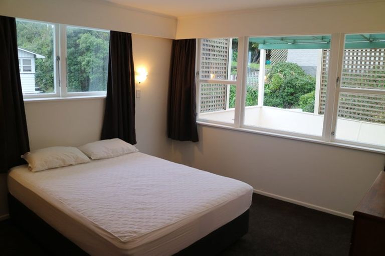 Photo of property in 17 Seatoun Heights Road, Miramar, Wellington, 6022