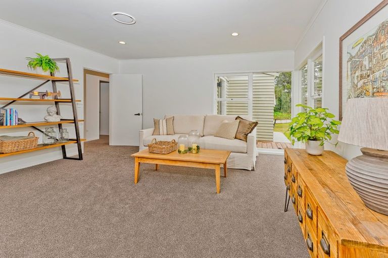 Photo of property in 51 Cambridge Road, Riverhead, 0820