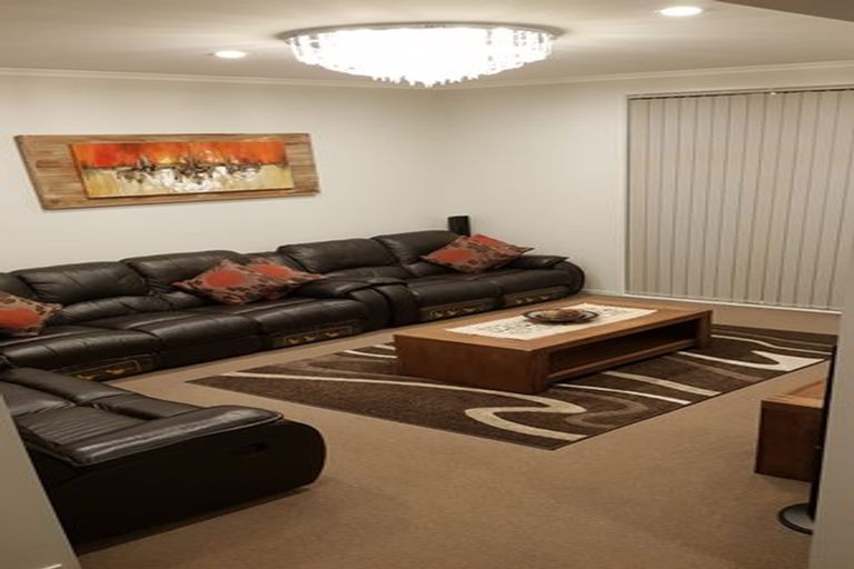 Photo of property in 2 Hirimate Place, Flat Bush, Auckland, 2019