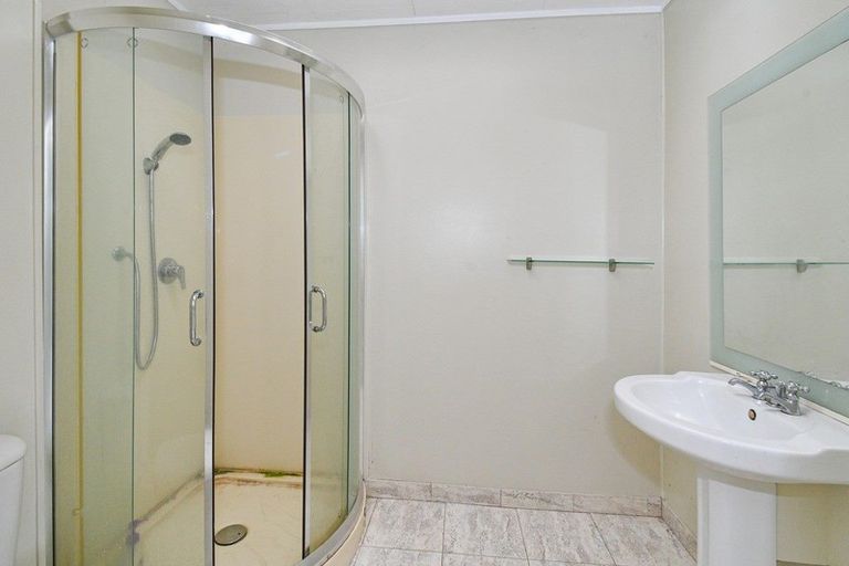 Photo of property in 20 Ganymede Place, Half Moon Bay, Auckland, 2012