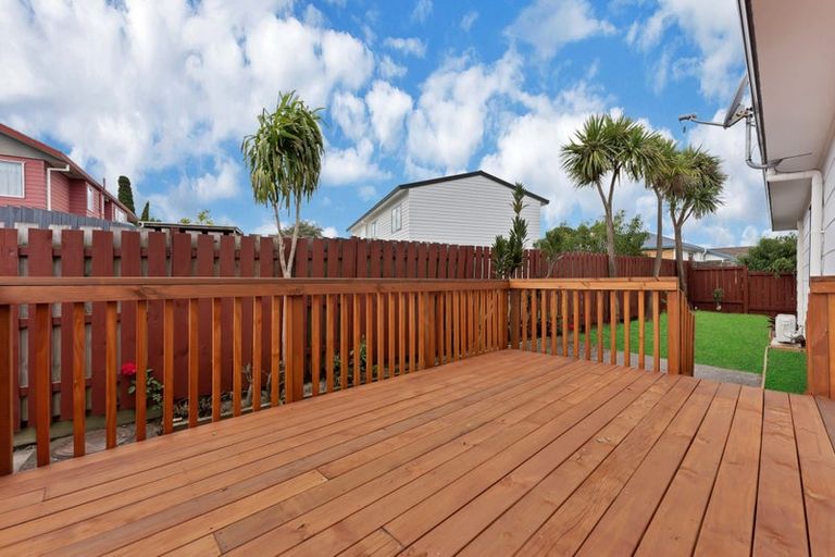 Photo of property in 2/81 Harmel Road, Glendene, Auckland, 0602