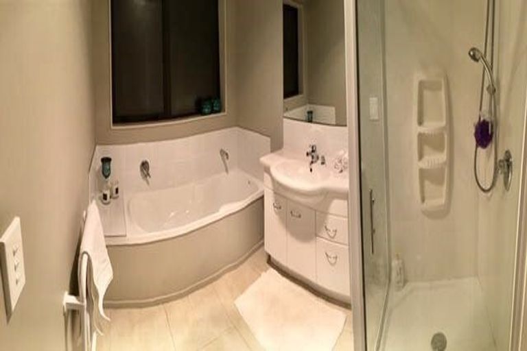 Photo of property in 22 Percy Kinsman Crescent, Riverstone Terraces, Upper Hutt, 5018