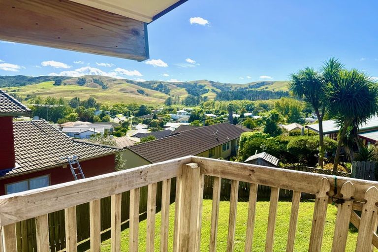 Photo of property in 8 Empressa Heights, Helensville, 0800