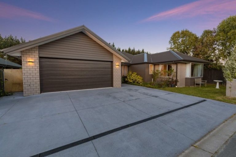 Photo of property in 16 Flaxgrove Place, Parklands, Christchurch, 8083