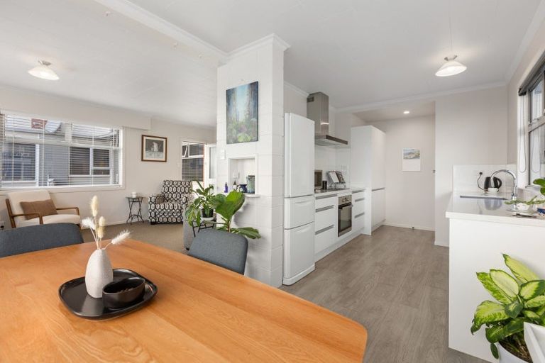 Photo of property in 14 South Road, Moturoa, New Plymouth, 4310